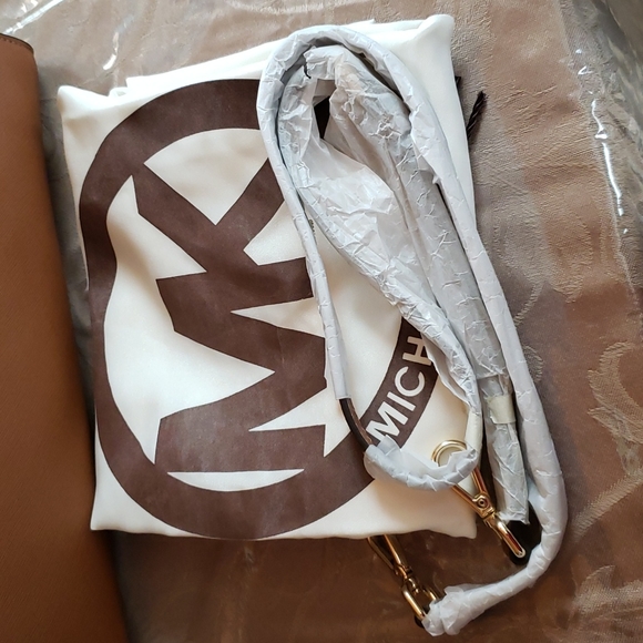 NWOT MK Selma Satchel - Picture 5 of 6